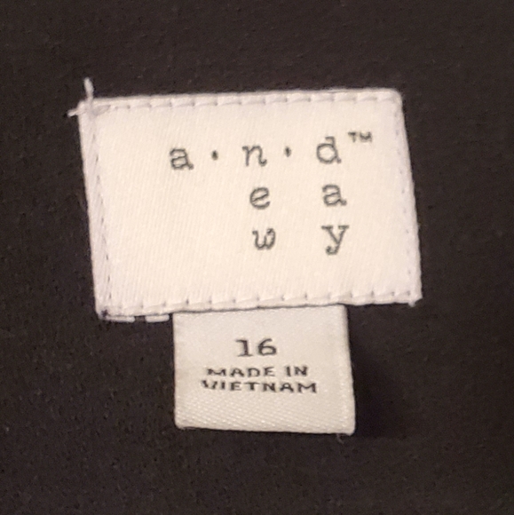 Women's Collarless Blazer - Picture 4 of 5